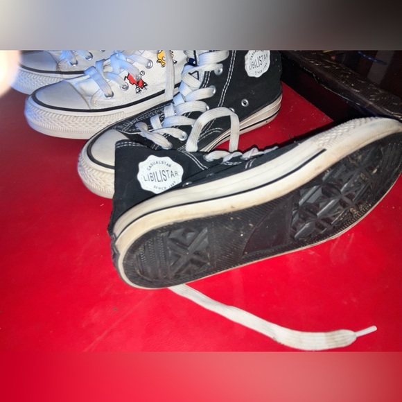 Two pairs of sneakers - Picture 2 of 6